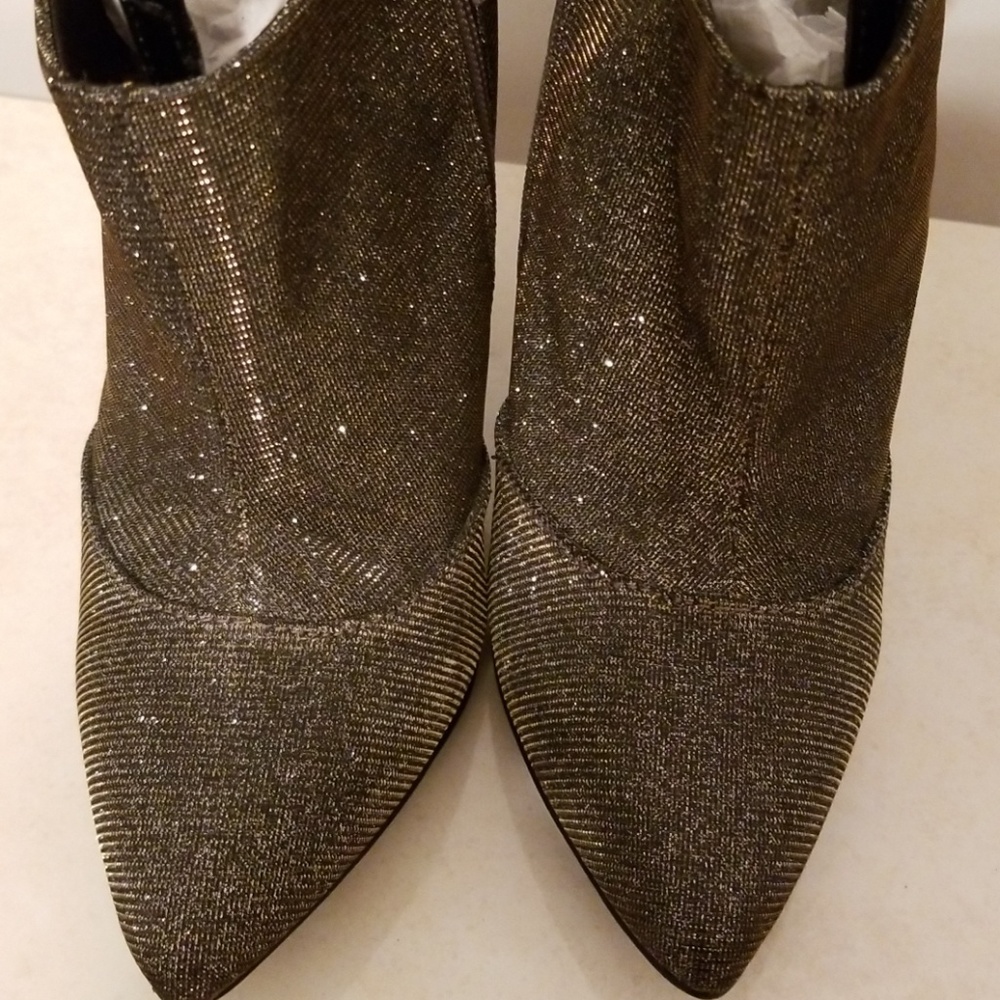 Shoes - Picture 4 of 8